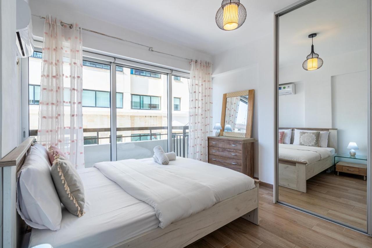 Berries 1-Br Apt In ラルナカ エクステリア 写真